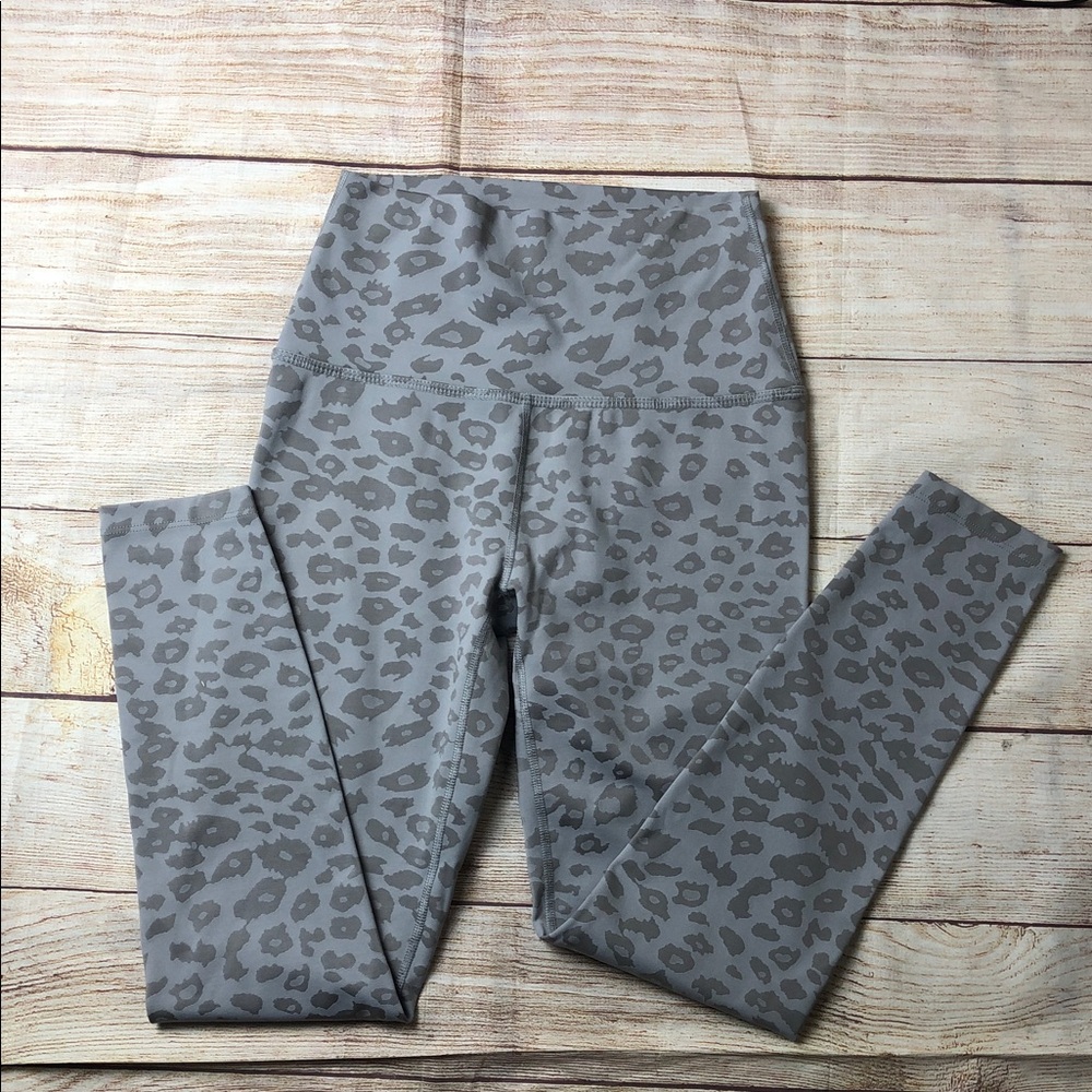 Beyond Yoga Gray Animal Print Leggings